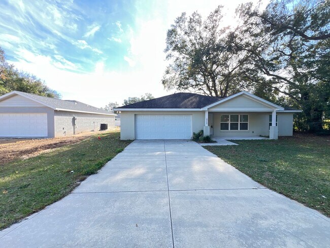 Building Photo - Available NOW! Immaculate 3 Bedroom, 2 Bathroom Home in Summerfield!!