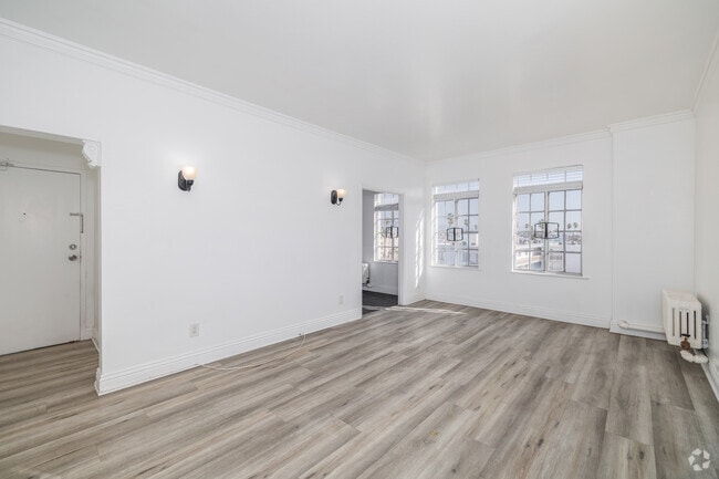 1BR, 1BA - 750SF - Living Room - St. Moritz Apartments