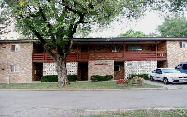 Primary Photo - 921-923 S Lake St
