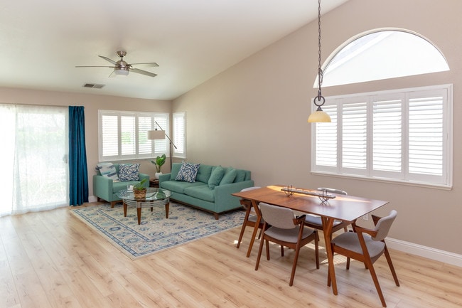 Building Photo - 9446 Lakewind Ln