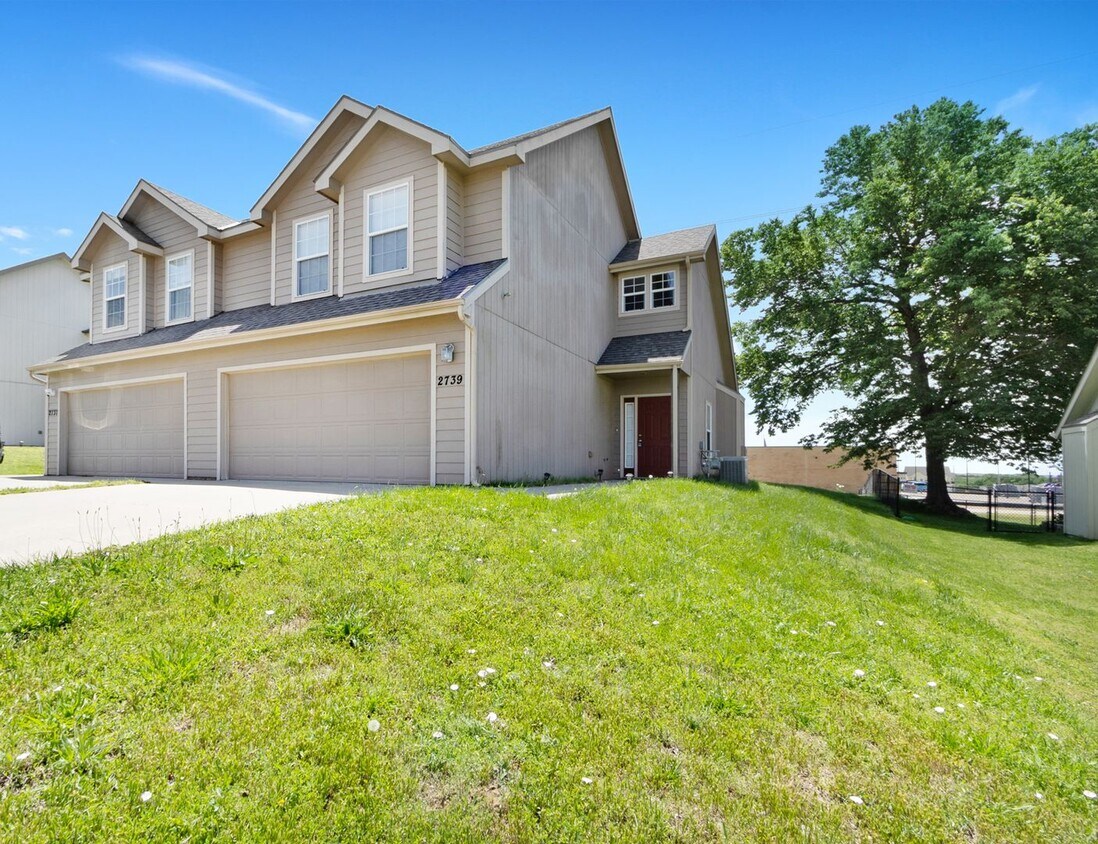 2739 Elm Creek Dr, Junction City, KS 66441 House Rental in Junction