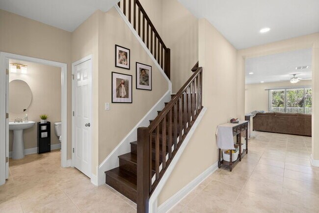 Foto del edificio - Beautiful Home For Rent in Berry Bay with ...