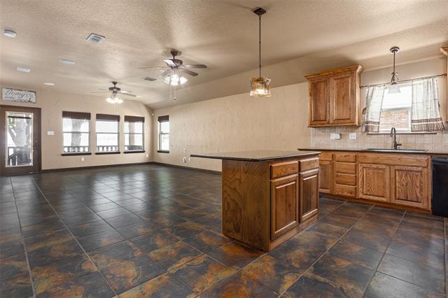 Foto del edificio - 2127 E Lake Dr