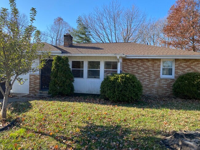 Foto del edificio - 121 Field Grove Ct