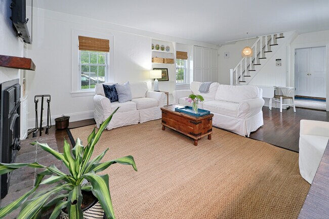 Foto del edificio - 635 Stratfield Rd