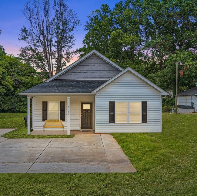Building Photo - 3912 Freedom Dr