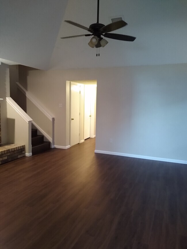 Foto del edificio - 2024 Greenview Dr