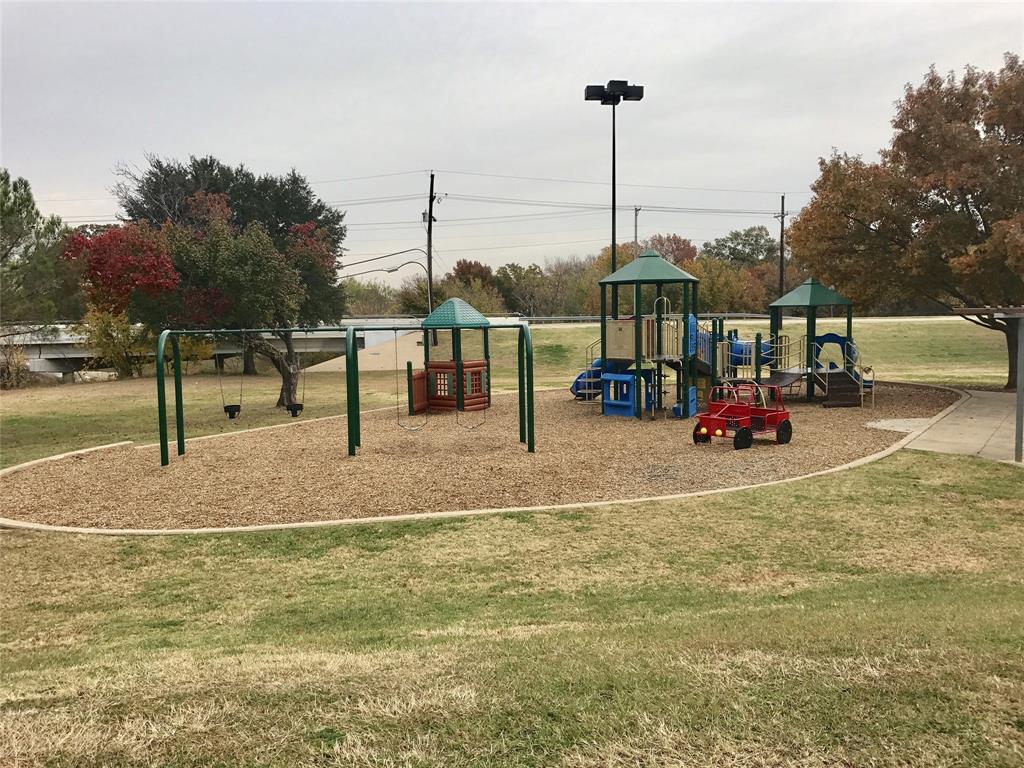 Building Photo - 1337 Creekview Dr
