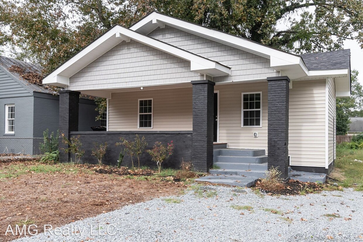 Primary Photo - 3 br, 1.5 bath House - 1009 N McKay Ave