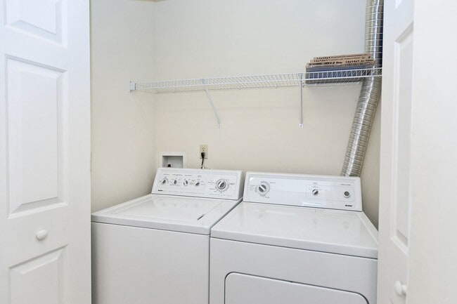 Foto del edificio - 119 Waterbury Ct