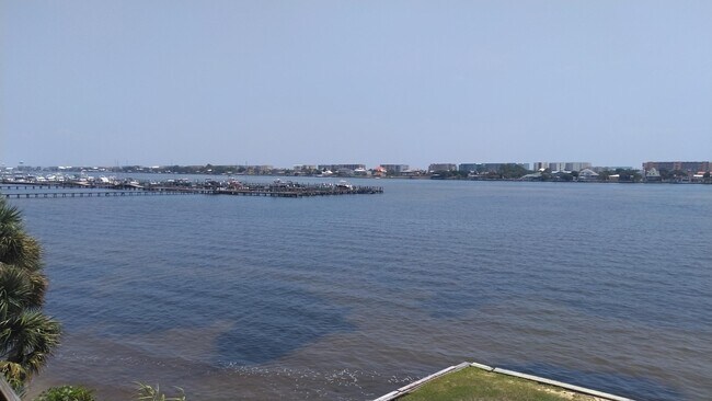 Foto del edificio - 236 Miracle Strip Pkwy SW