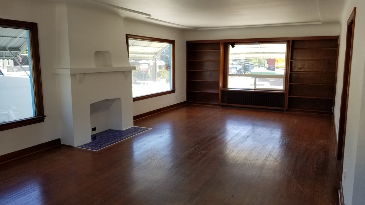 Living room - 154 N 144th St