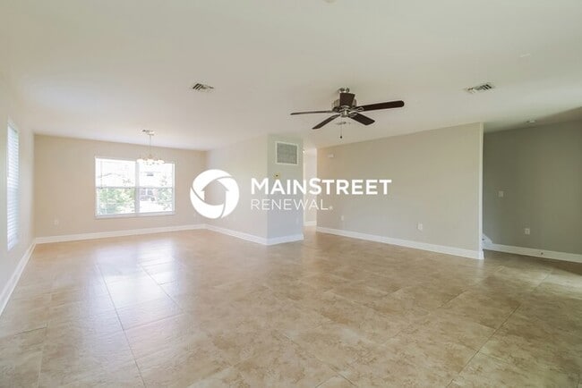Building Photo - 4 Bedroom Pet-Friendly Home in LEHIGH ACRE...