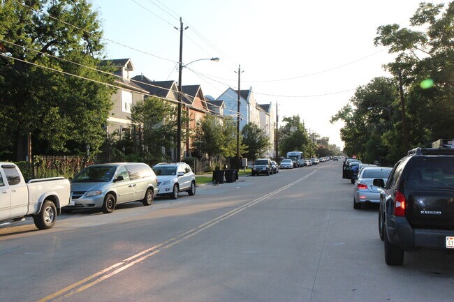 Vista de la calle W 23rd mirando hacia el oeste - 1221 W 23rd St