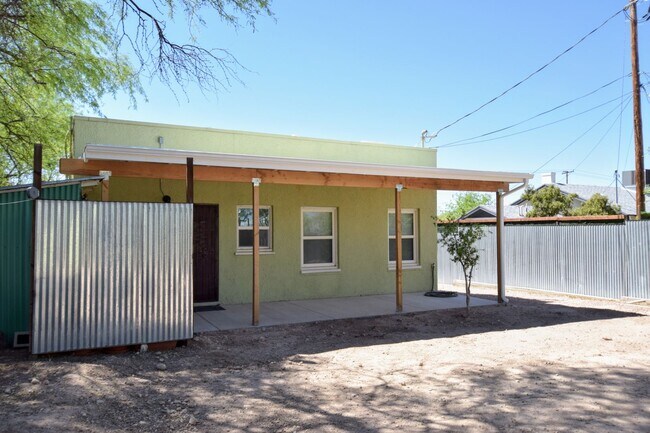 Building Photo - ALL UTILITIES INCLUDED - Updated Historic 1929 1 Bed 1 Bath Attached Bungalow