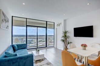 Building Photo - 1701 Hermann Dr