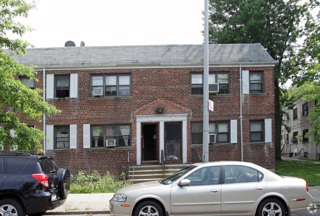 Building Photo - 60 Manhattan Ct