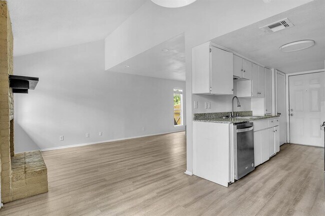 Foto del edificio - 2414 B Patrick Henry St