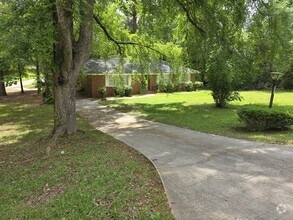 Building Photo - 220 Lakeshore Dr