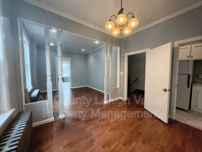 Foto del edificio - 127 N 12th St