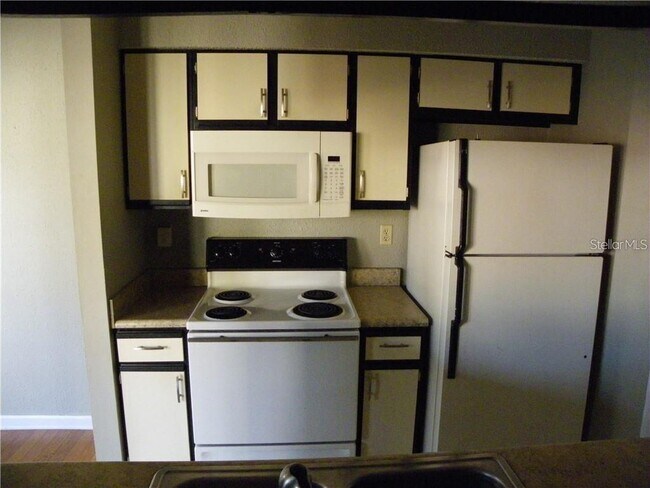 Building Photo - 8722 Mallard Reserve Dr