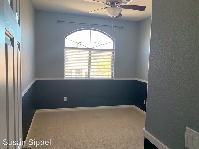 Building Photo - 5 br, 3.5 bath House - 2738 Auchmull Street