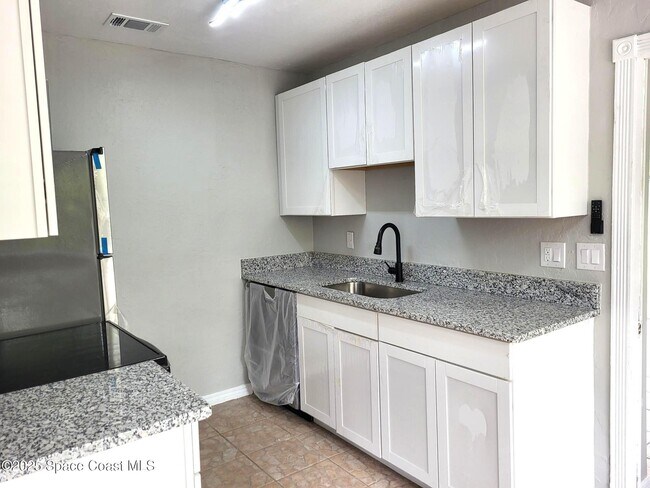 Foto del edificio - 1068 Barclay Dr