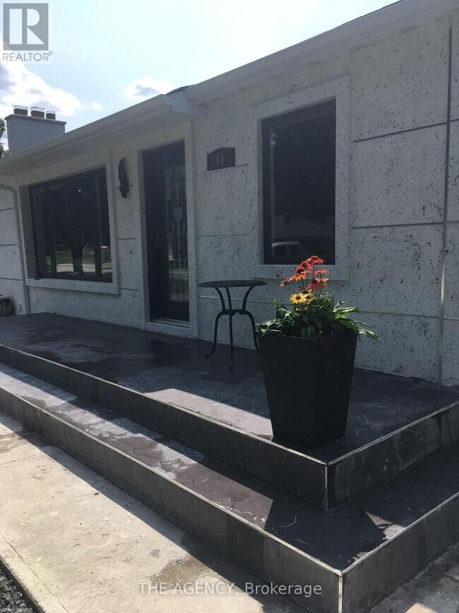 Photo du bâtiment - 40 Howard Rd