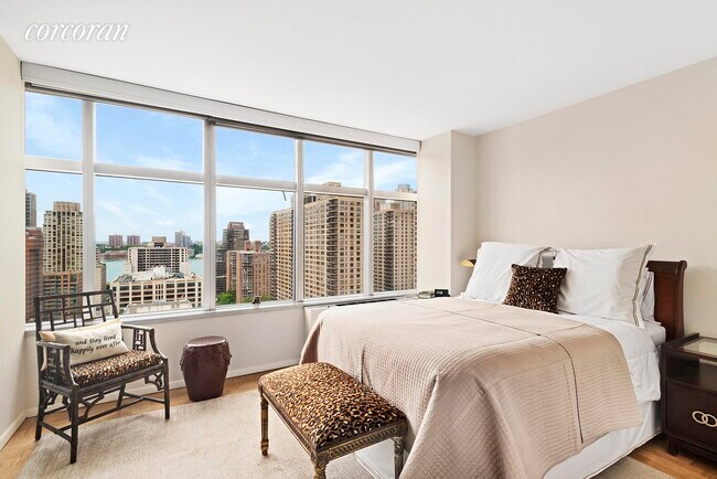 Building Photo - 160 W 66th St