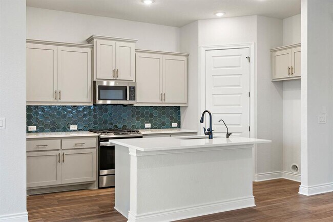 Building Photo - 821 Beaverton Dr