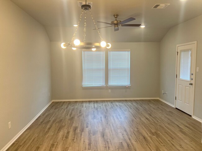 Building Photo - 1227 Lexington Dr