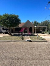 1209 Bawcom St