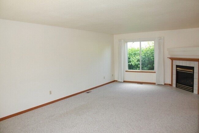 Building Photo - 3608 Mayflower Ct