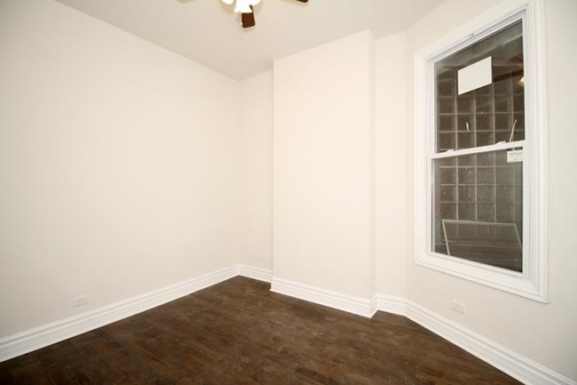 Building Photo - 2049 W Division St