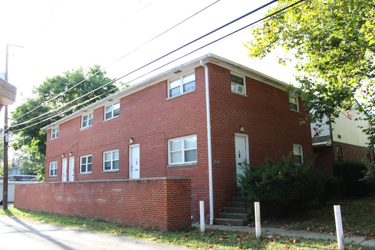 Foto principal - 1458 Highland St