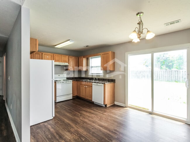 Building Photo - 135 Belvedere Dr
