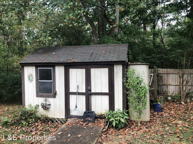 Building Photo - 3 br, 2 bath House - 724 Woodlawn Avenue
