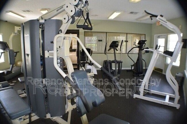 Foto del edificio - 4301 Lizshire Ln