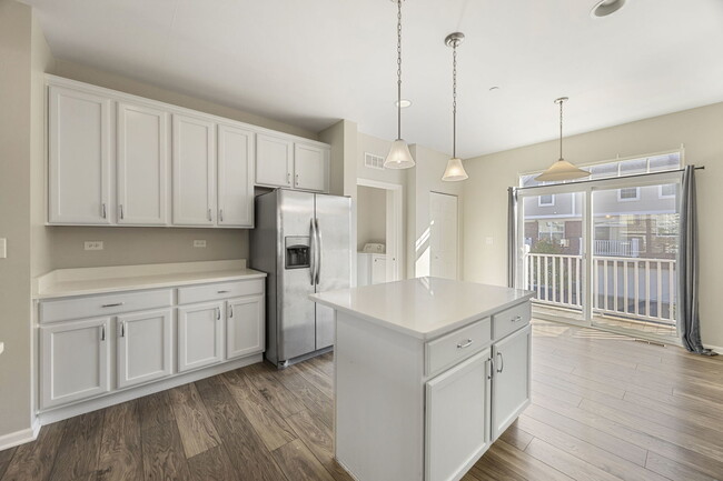 Building Photo - 2955 Madison Dr