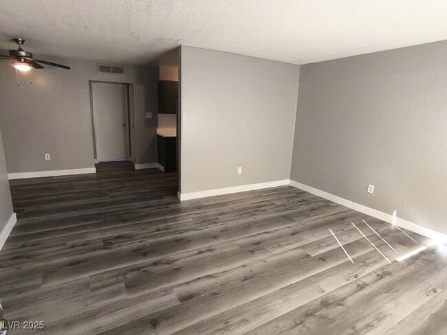Building Photo - 1089 E Desert Inn Rd