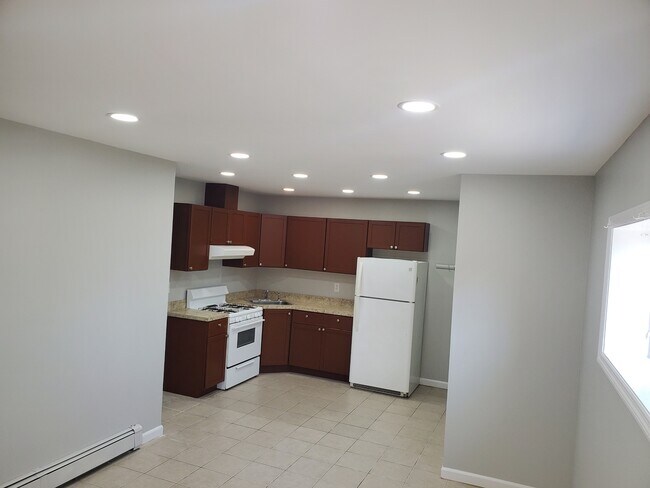 Kitchen Area - 52 Montague St