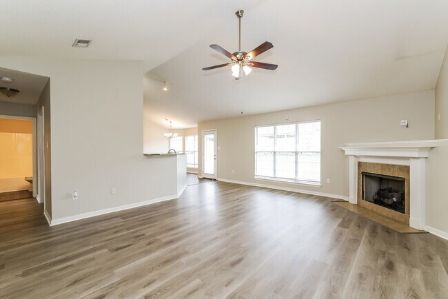 Building Photo - 2693 Rutherford Dr