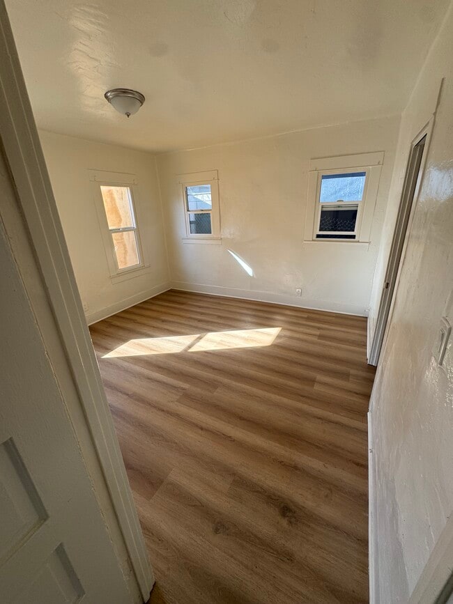 Dormitorio - 5438 7th Ave