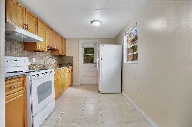 Building Photo - 607 Camino Ct