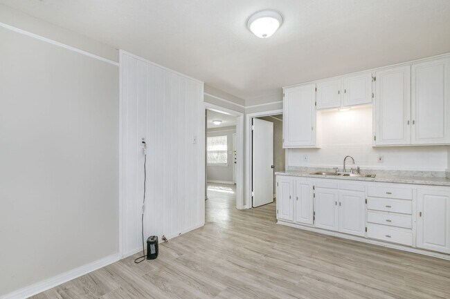 Foto del edificio - 2306 SW 8th Ave