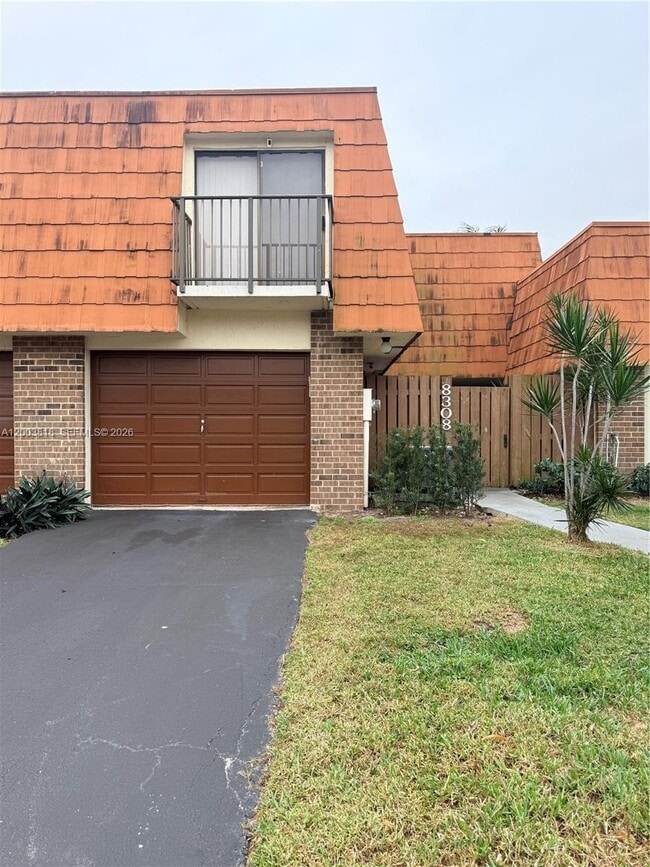 Foto del edificio - 8308 N Coral Cir