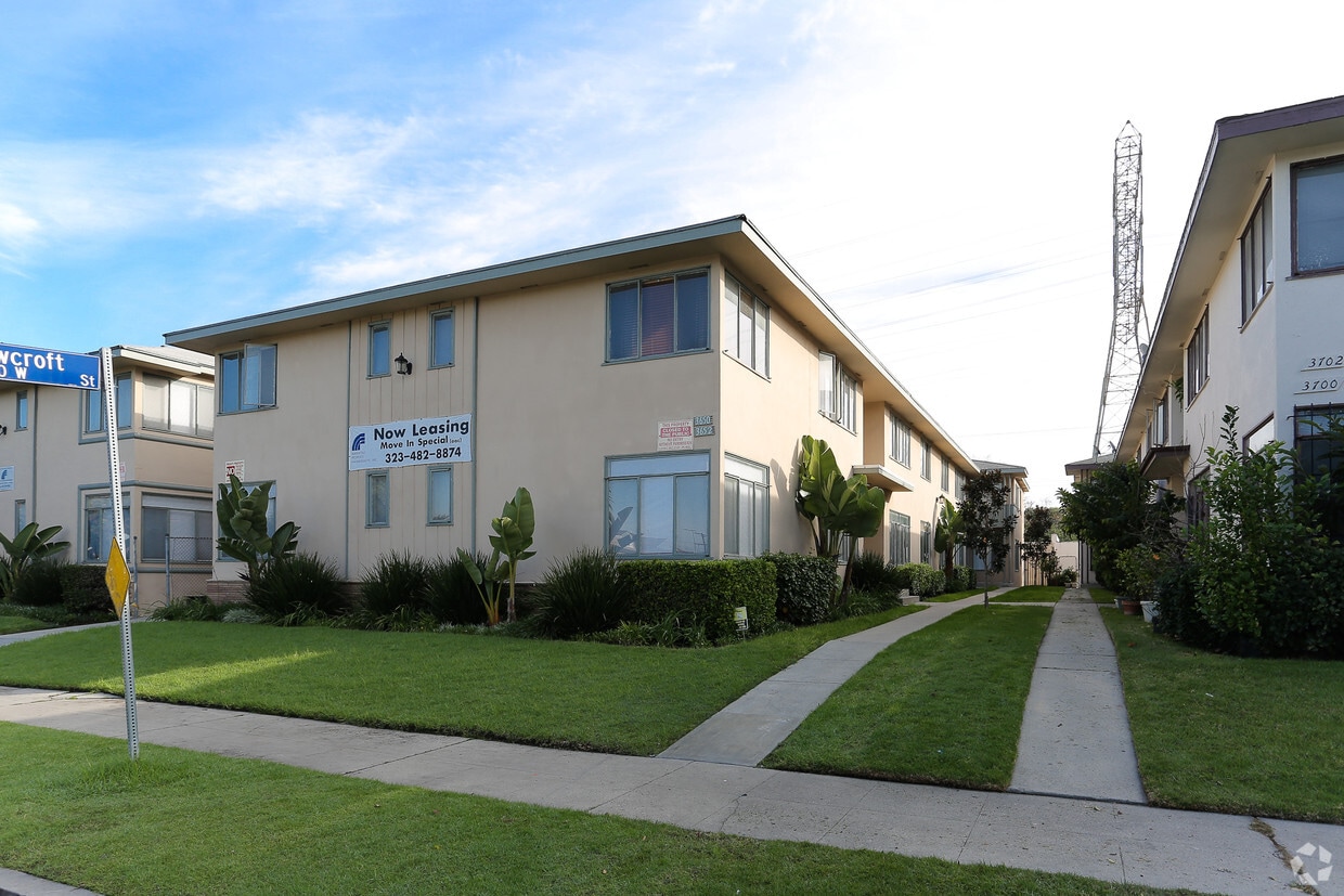 Carmona Gardens Apartments in Los Angeles, CA