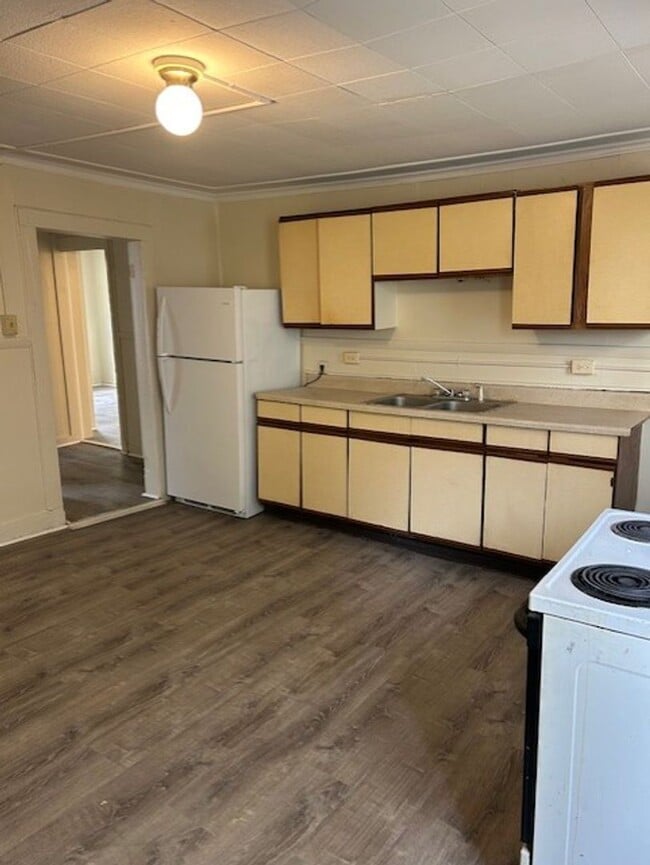 Building Photo - 73 Marlboro St