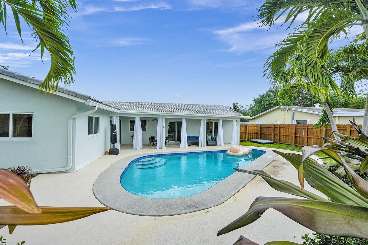 Foto principal - 4775 NW 5th Ave
