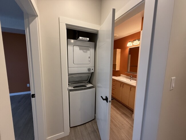 Photo du bâtiment - 244-244 Selby St